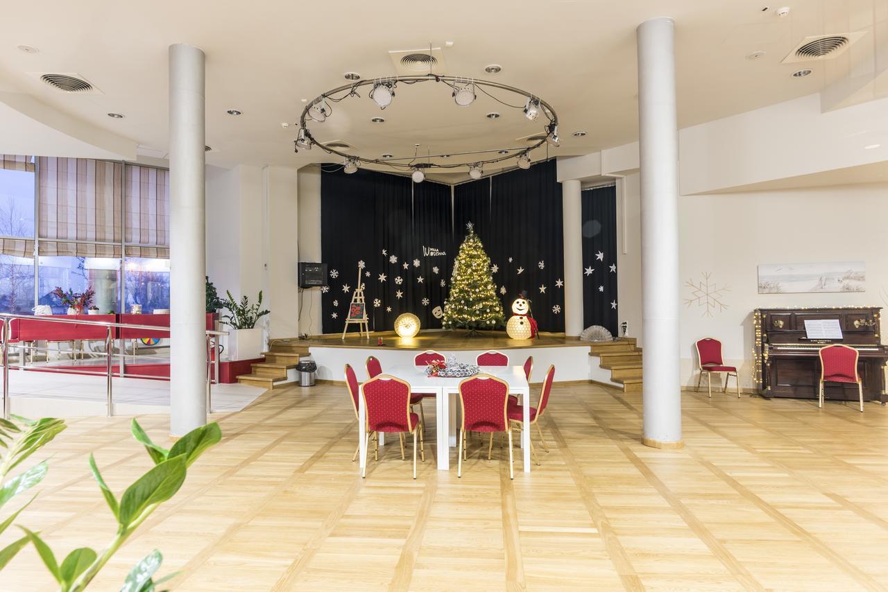 Hôtel Willa Wiosenna à Ozarow Mazowiecki Extérieur photo